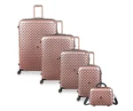⁦סט 5 מזוודות יוקרה בלתי שבירות Glitzy מבית IT Luggage - חלקים בגדלים 32″ / 28″ / 24″ / 20″ + תיק איפור תואם צבע רוז⁩ – תמונה ⁦2⁩